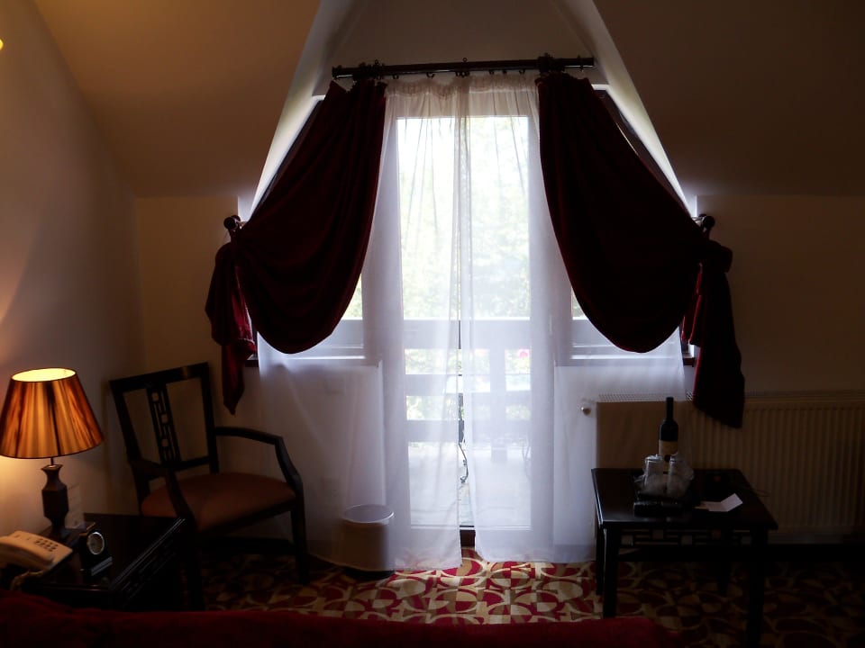 Blutrote Gardienen Hotel Contele Vladimir