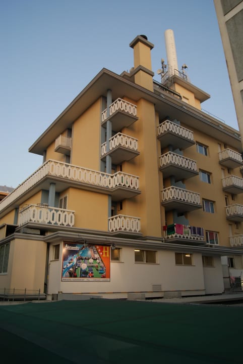 Hotel von hinten Hotel Alexander