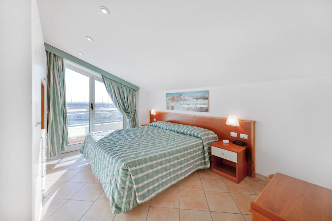 SUITE TRILOCALE MIMOSA CAMERA  Hotel Residence Dei Due Porti