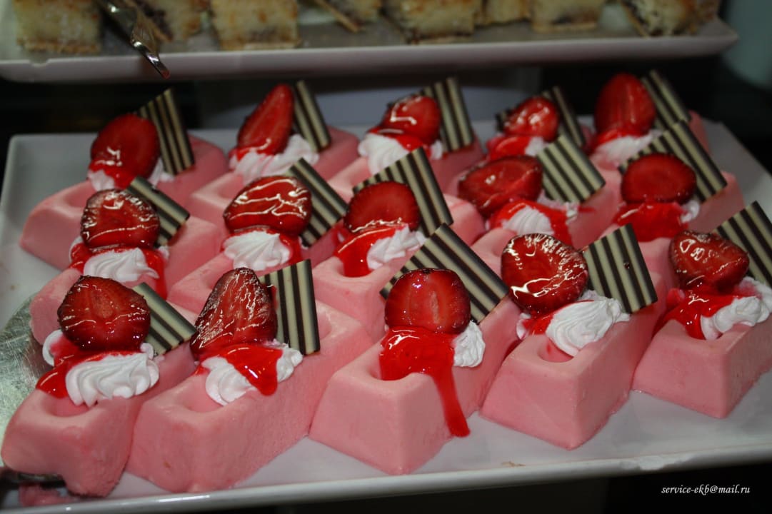 Ресторан Густо Hotel Delphin Imperial