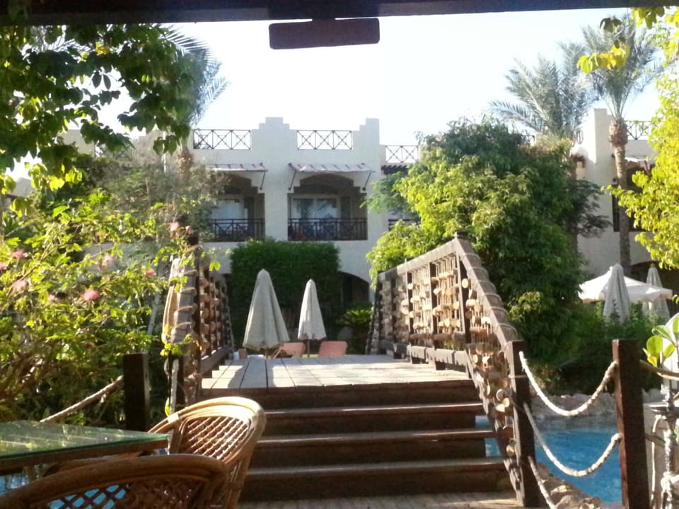 Island Grill umgeben vom Pool The Grand Hotel Sharm El Sheikh