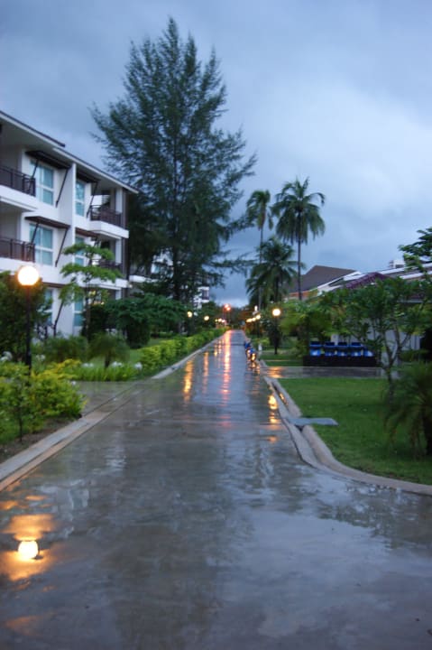 Weg zu den Zimmer "Blocks" bzw. Villen und Strand Kantary Beach Hotel - KHAO LAK