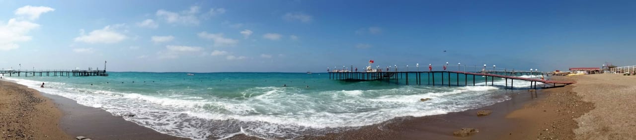 Rundumblick auf die Seebrücke Sunis Elita Beach Resort & Spa