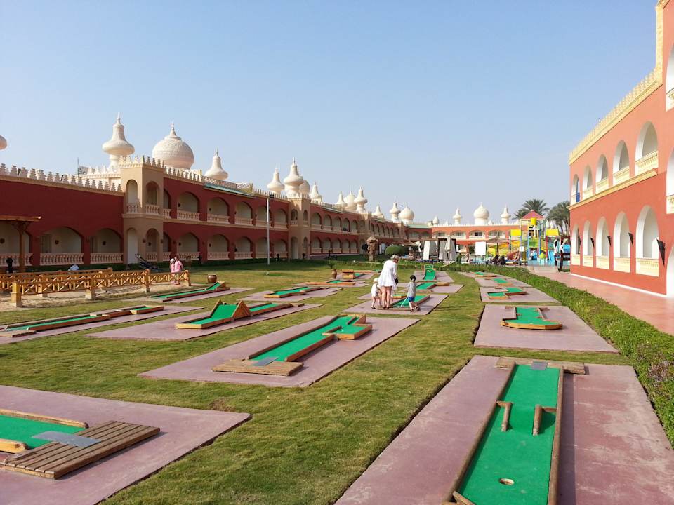 800 er Block mit Minigolfanlage Pickalbatros Alf Leila Wa Leila Resort - Neverland Hurghada