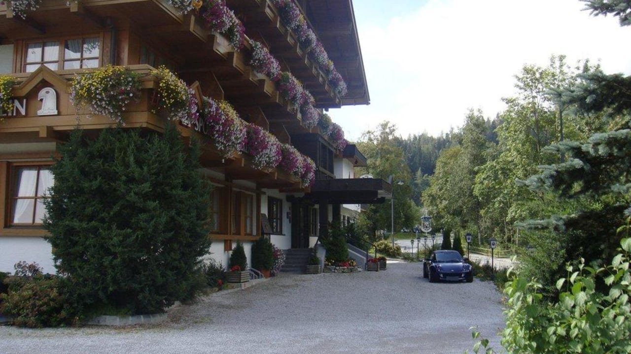 Haupteingang Das Falkenstein