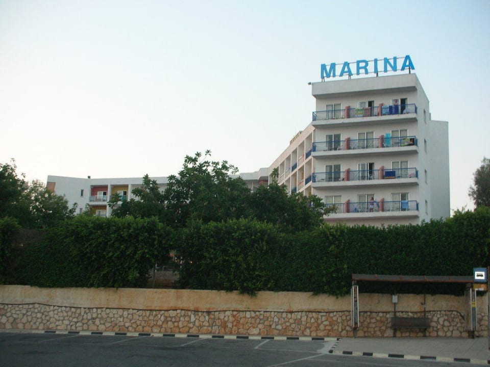 Marina von der Straße Hotel Marina