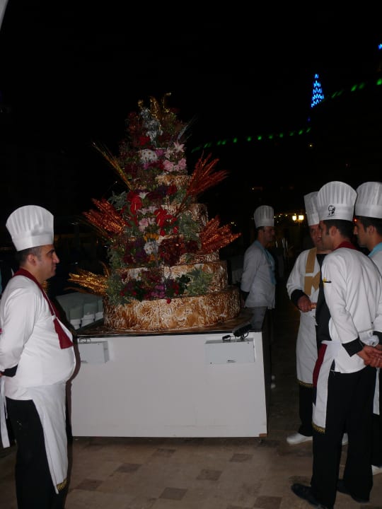 Riesen Torte Hotel Delphin Imperial
