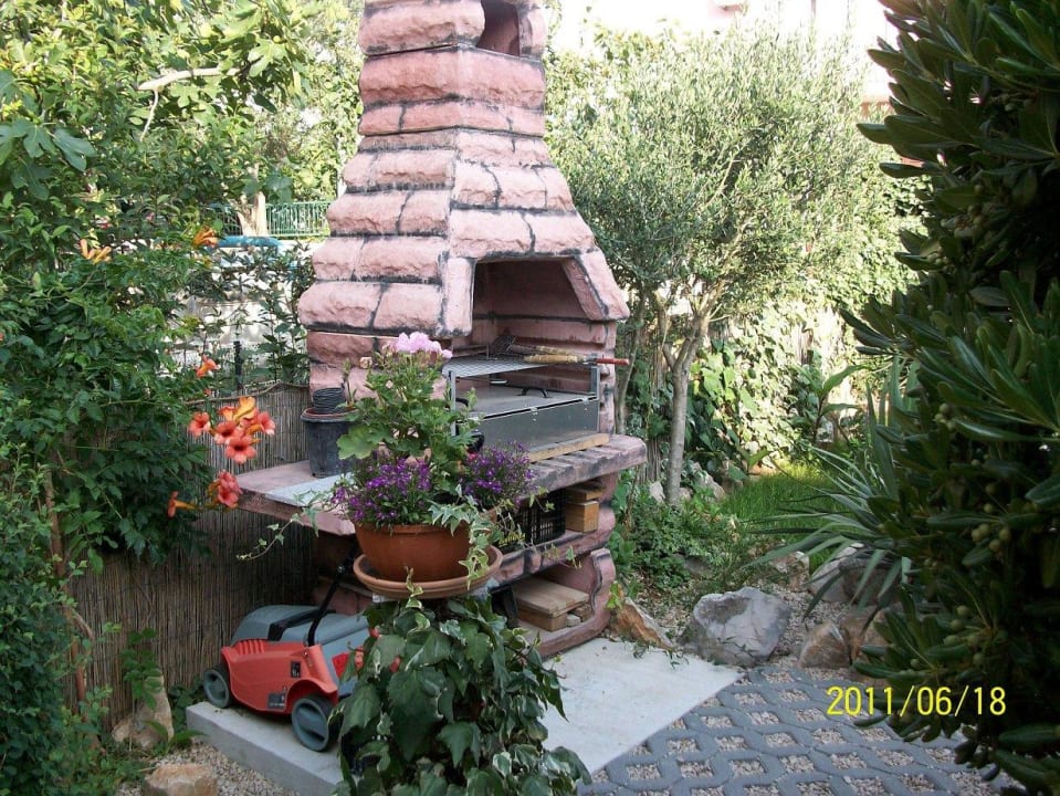 Steingrill inkl. Zubehör für schöne Grillabende Apartments Nena & Marko