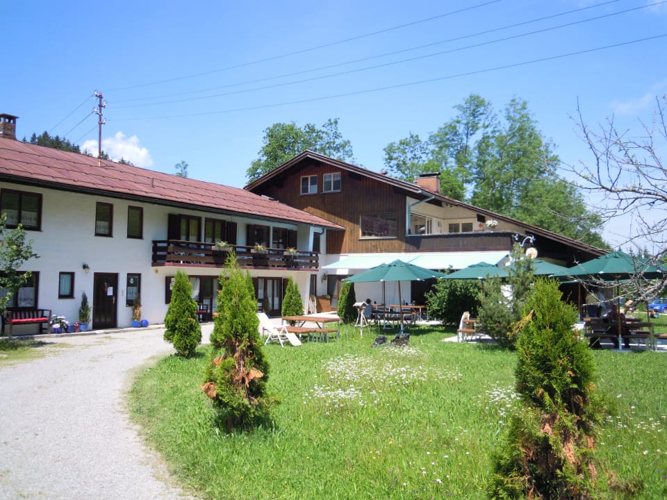Garten vor Hotel, Café im Hintergrund Landhotel Oberstdorf Gruben