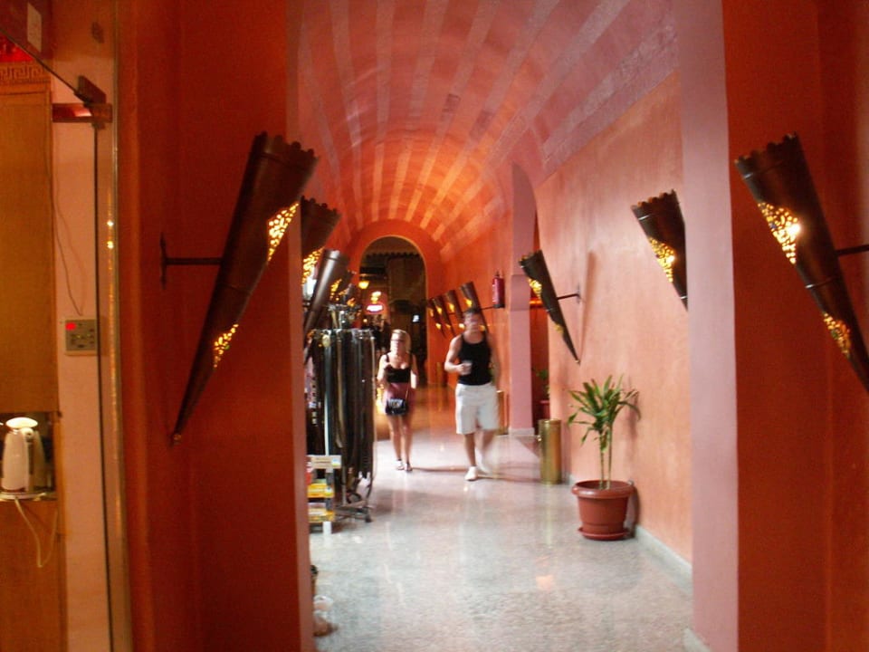 Магазинчики на территории отеля Pickalbatros Palace Resort