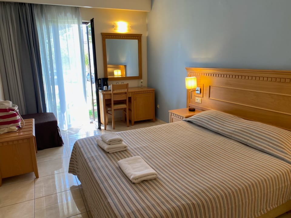 Zimmer Hotel Geraniotis Beach