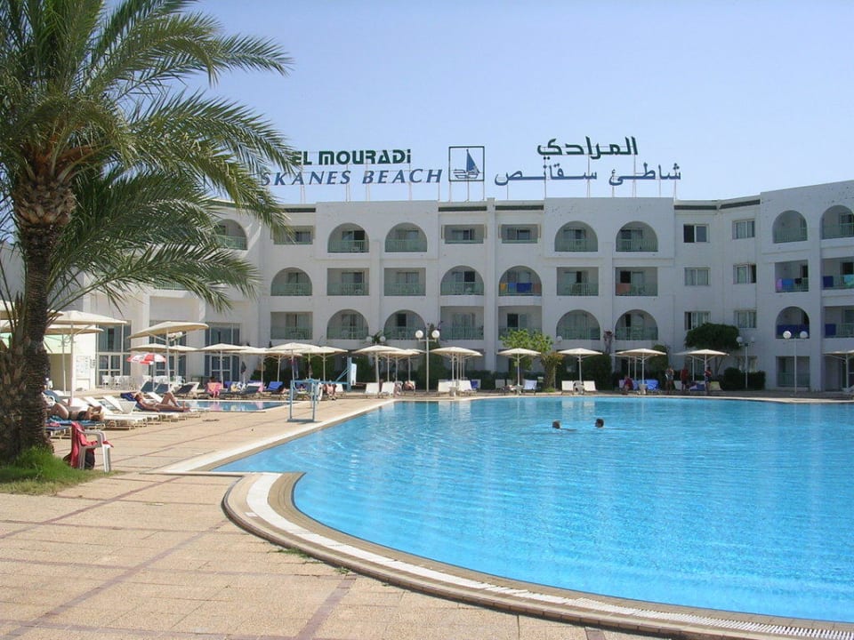 Landseitiger Pool Hotel El Mouradi Skanes Beach