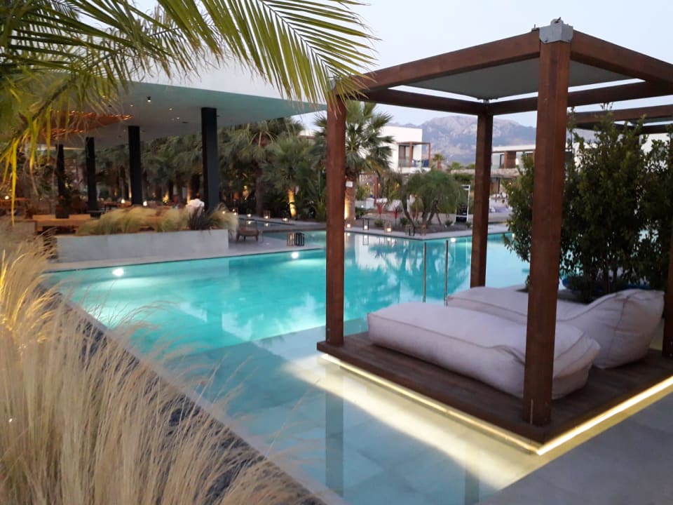 Pool Caravia Beach Hotel