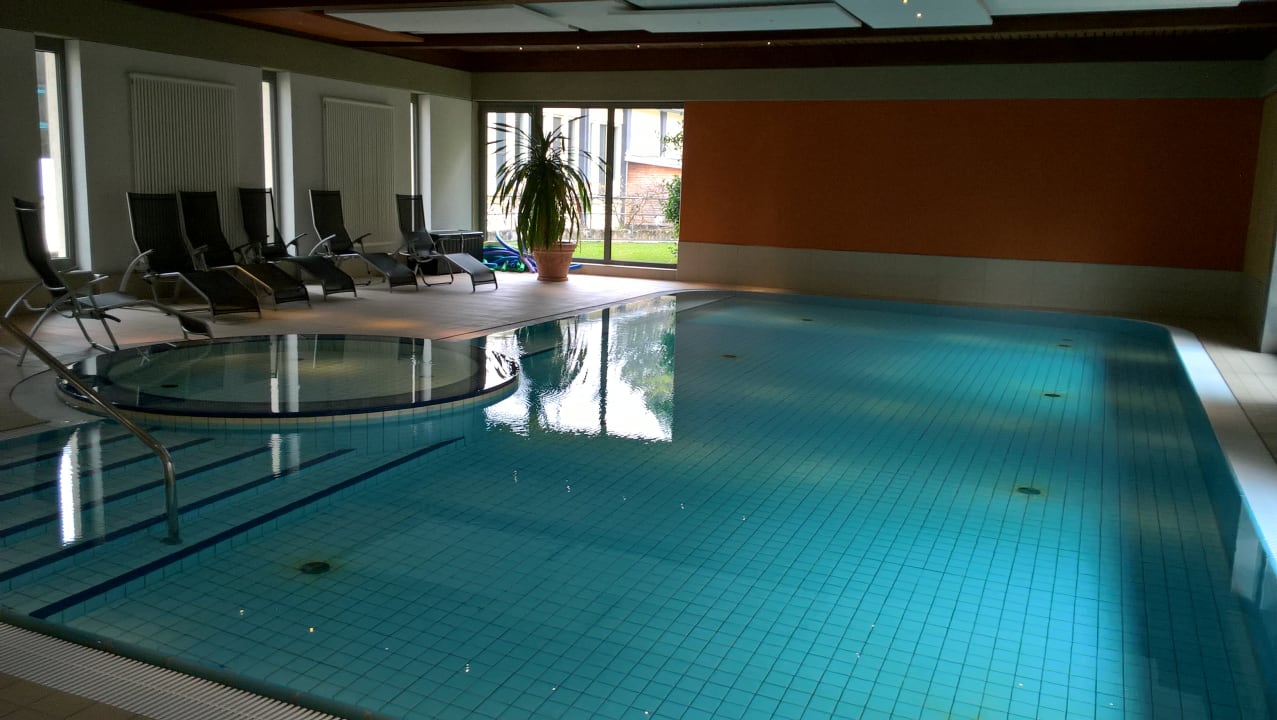 Pool Gästezimmer Sportschule Edenkoben