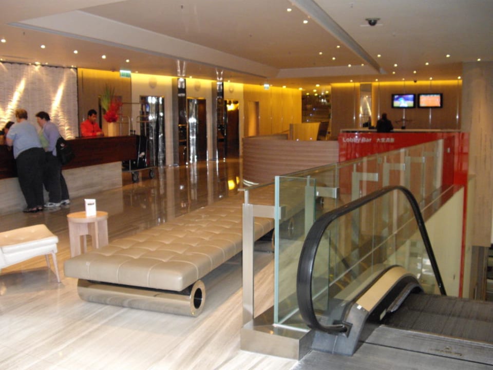 Rolltreppe zur Lobby Hotel Jen Hong Kong