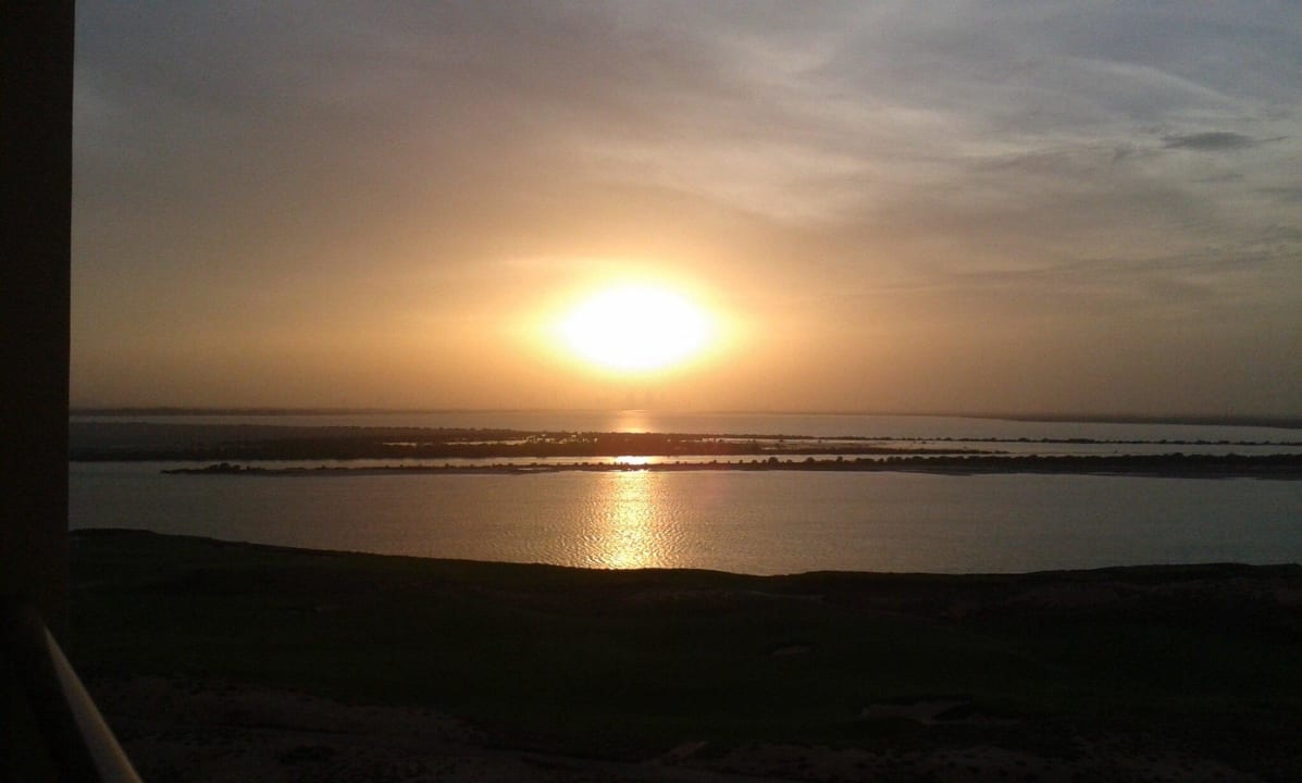 Sonnenuntergang Crowne Plaza Hotel Yas Island