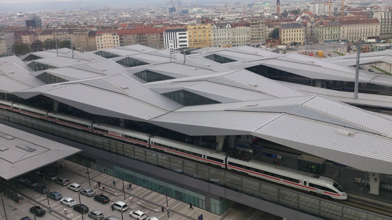 Ausblick auf den Hauptbahnhof Motel One Wien Hauptbahnhof