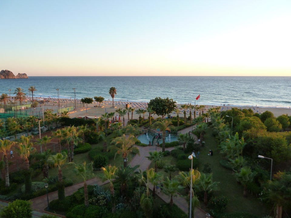 Weg zum wunderschönen Strand Gardenia Hotel