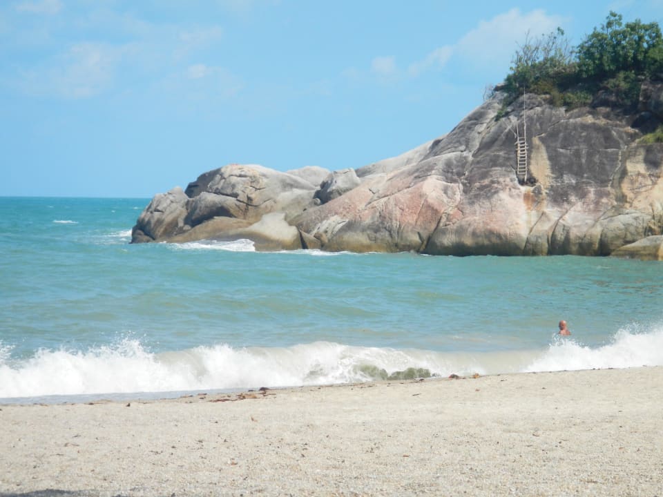 Strand, etwa 15 Gehminuten durch den Dschungel Seaview Thansadet Bungalows