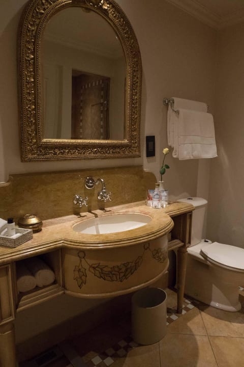 Waschbecken und WC Hotel Palazzo Montecasino