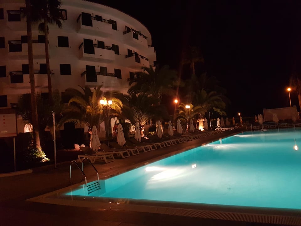 Bei Nacht  Servatur Playa Bonita