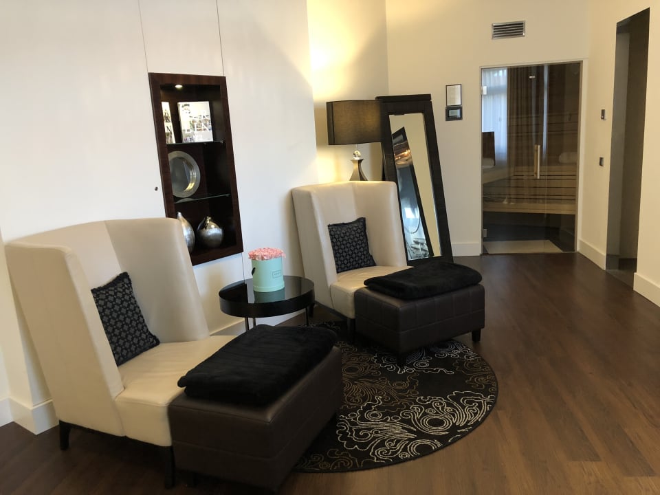 Zimmer Roomers Berlin Steinplatz, Autograph Collection