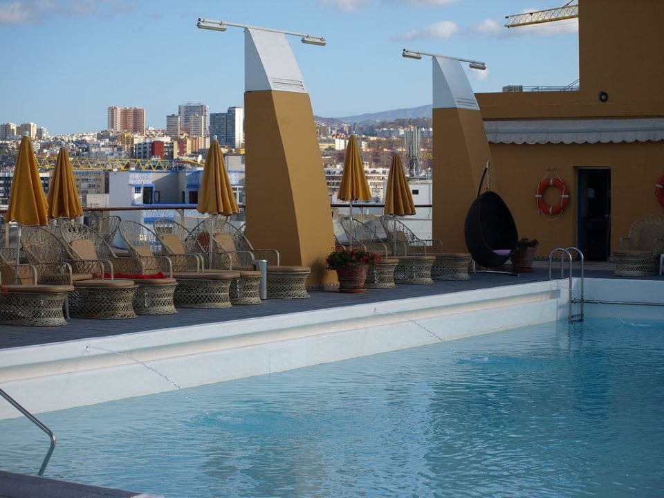 Der Pool auf dem Dach Bull Reina Isabel & Spa