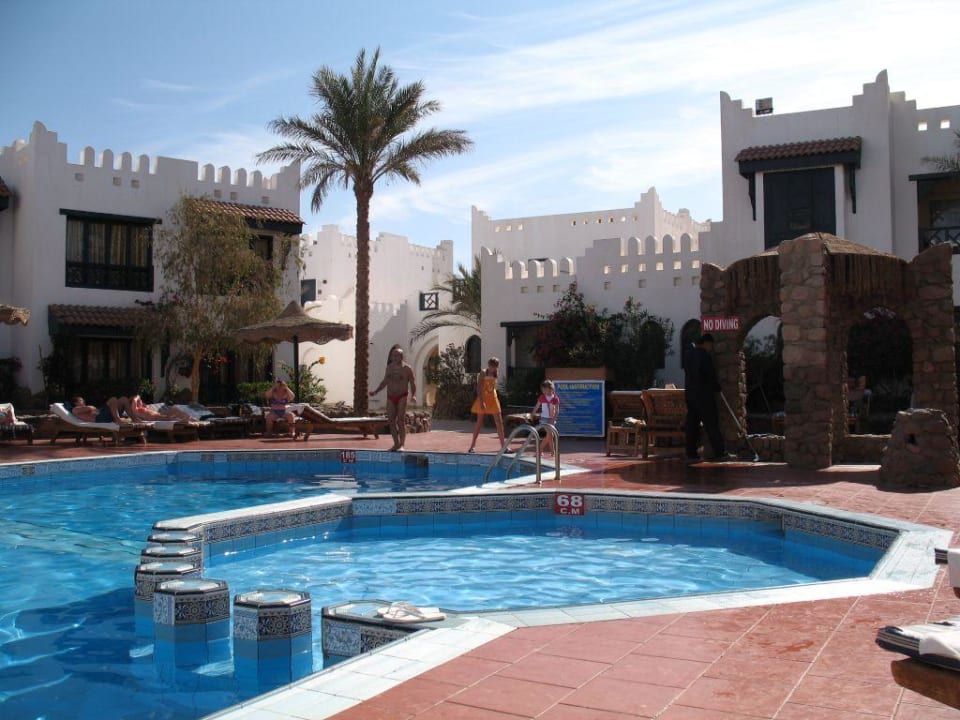 Basen pryz recepcji Mazar Resort & Spa