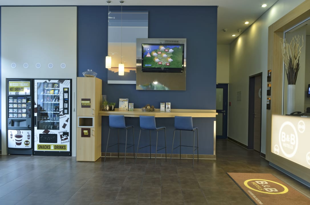 Lobby B&B Hotel Hamburg-Altona