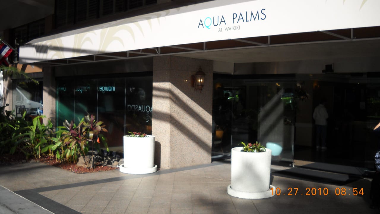Вход в отель Hotel Aqua Palms at Waikiki