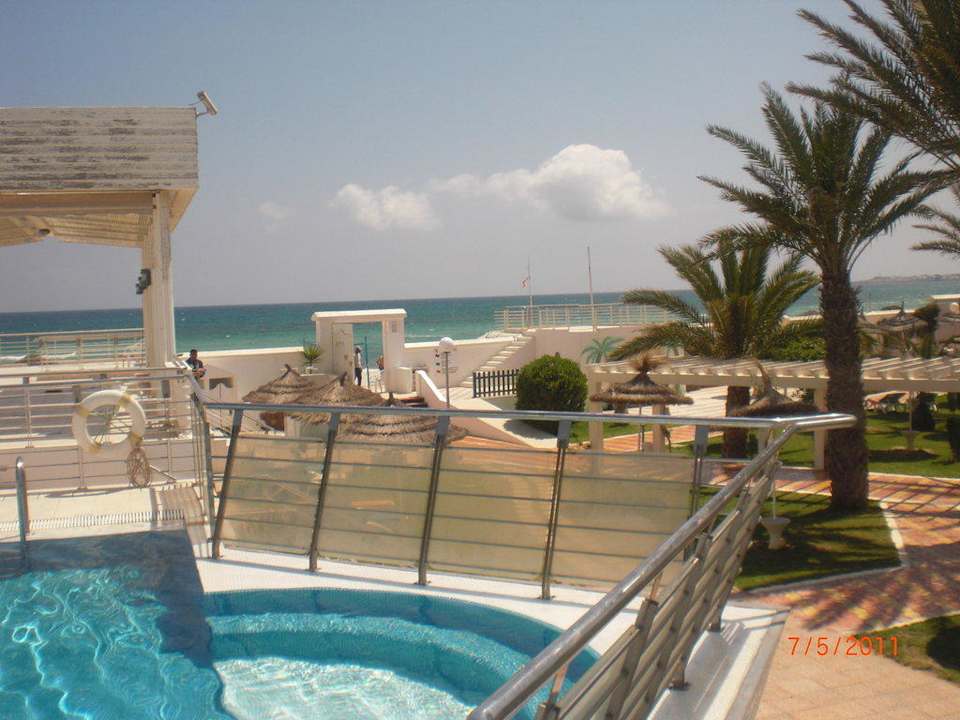 Mooi overzicht vanaf zwembad El Mehdi Beach Resort