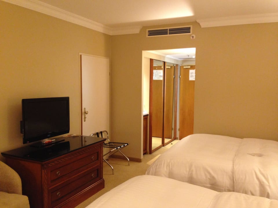 TV & Eingangsbereich Warsaw Marriott Hotel