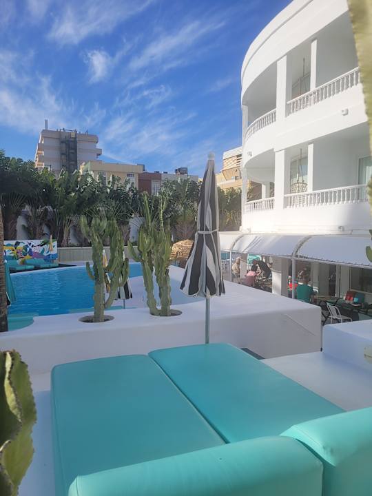 Pool Hotel Gold by Marina