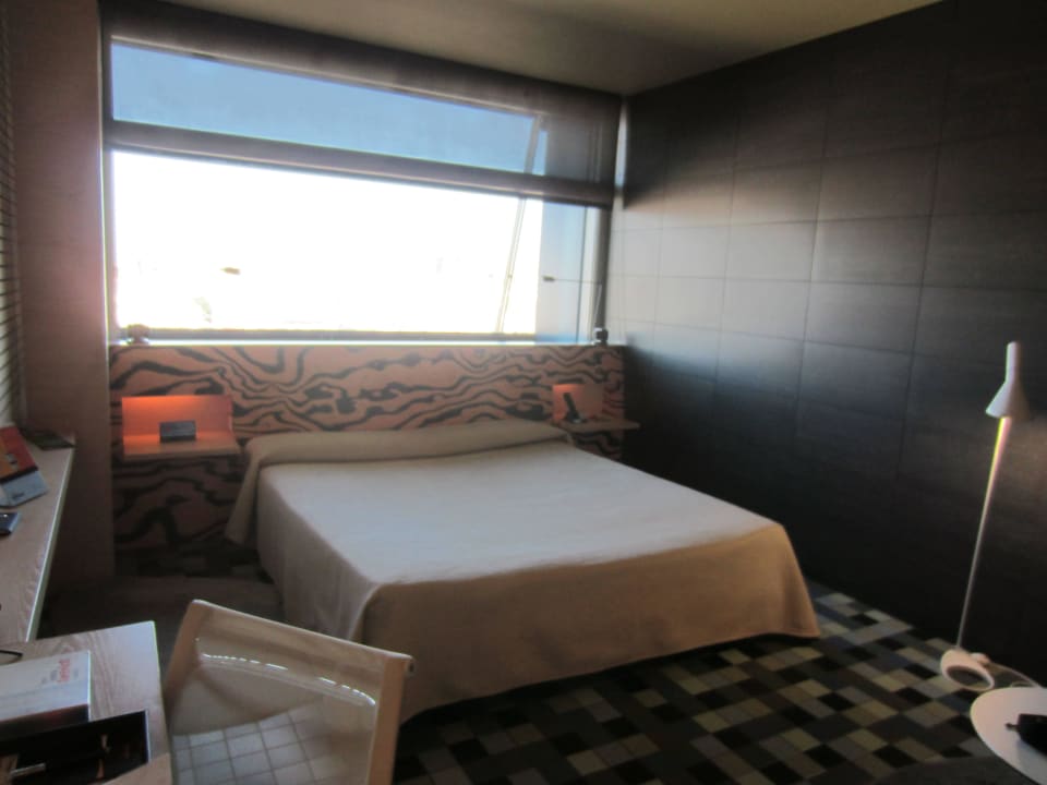 Großes Bett mit tollem Ausblick Hotel Puerta America