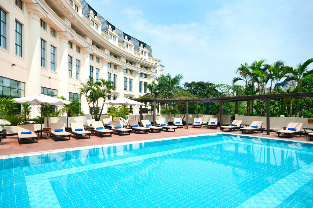 Pool Hilton Hanoi Opera