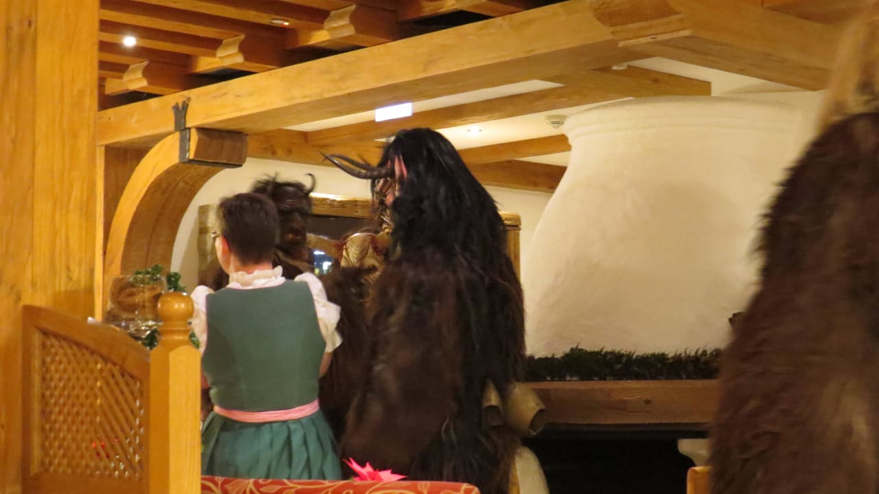 Besuch der Krampusse im Hotel Auenhotel