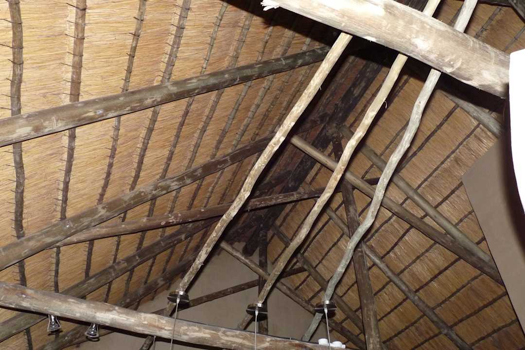 Zimmerdecke Hotel AmaZulu Lodge