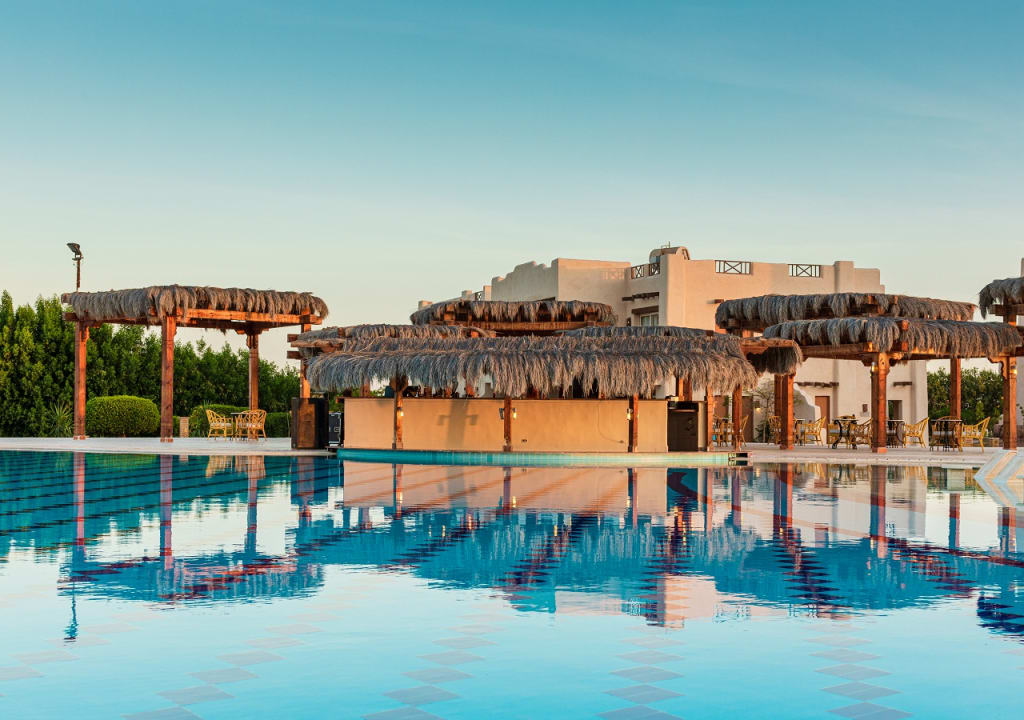 Pool Laguna Beach Marsa Resort