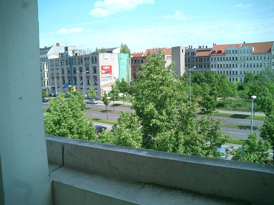 Balkonausblick (links) Days Inn Leipzig City Centre