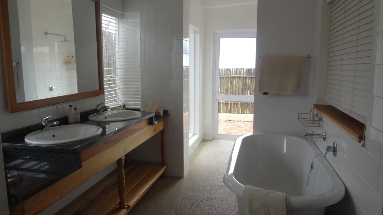 Großes Badezimmer Hotel Zuurberg Mountain Inn