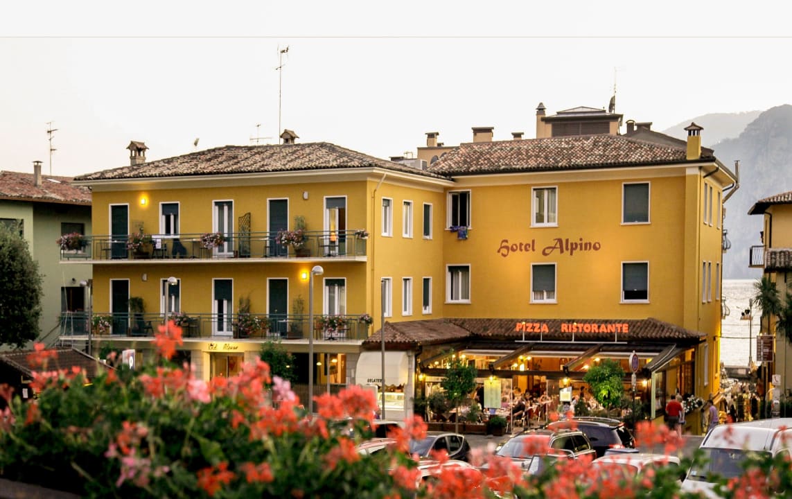 Außenansicht Hotel Alpino