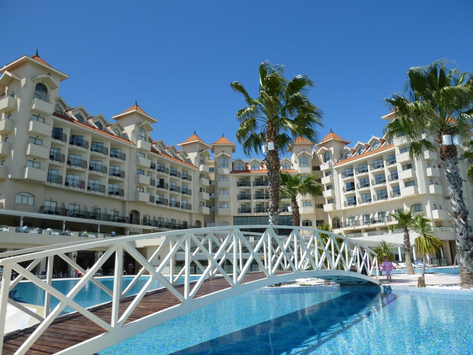 Poolanlage mit Blick aufs Haupthaus Side Mare Resort & Spa