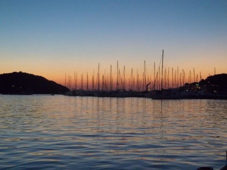 Sonnenuntergang im Hafen Maistra Select Belvedere Resort