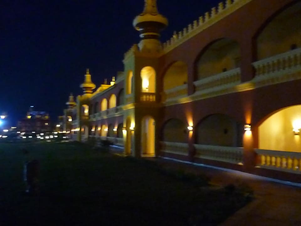 0/800 er Block bei Nacht  Pickalbatros Alf Leila Wa Leila Resort - Neverland Hurghada