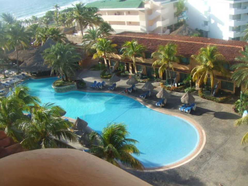 Blick auf den Pool Hotel Pueblo Caribe