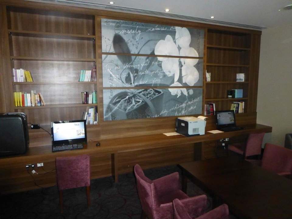 Businesscenter (2 Computer mit Drucker) Hampton by Hilton London Luton Airport