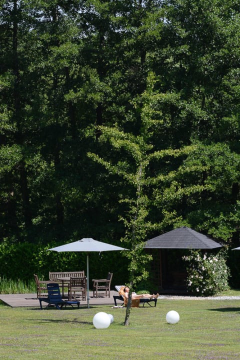 "Sonnenliegen im Garten" Kur- und Gesundheitshotel Landhaus Schiffmann