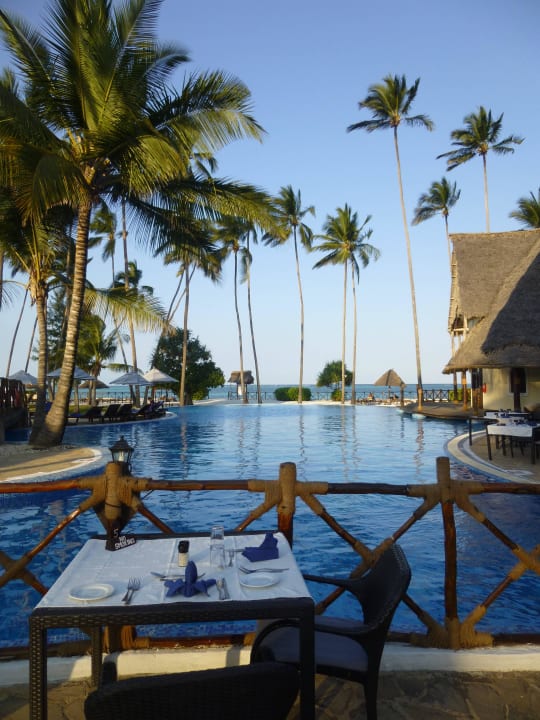 Essen am Pool Ocean Paradise Resort & Spa