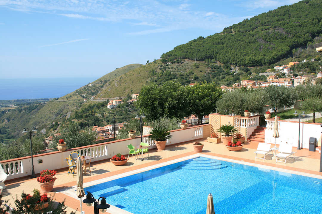 Pool Hotel La Loggia