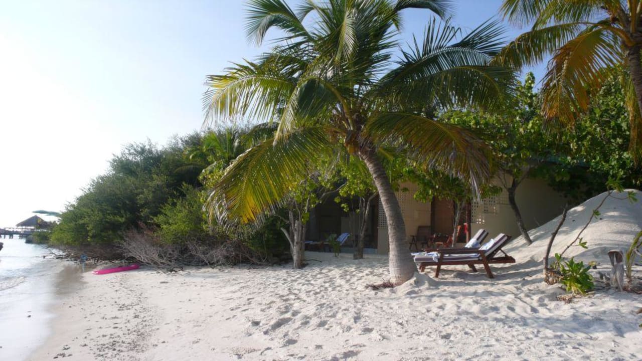 Strand vor Bungi108 Eri Maldives